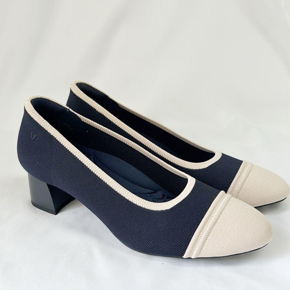 Elegant Navy and Cream Heels - Picture 4 of 8